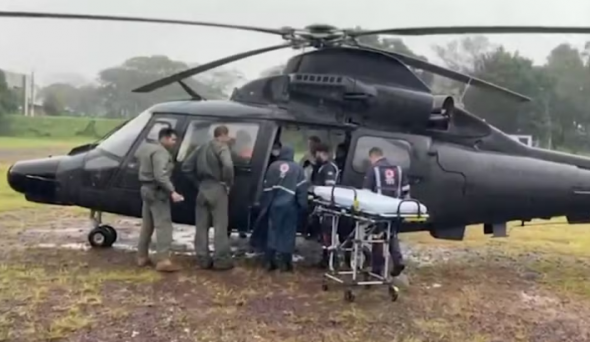 Taubaté: Militares do Cavex de Taubaté transportam bebê para hospital em meio à tragédia no RS